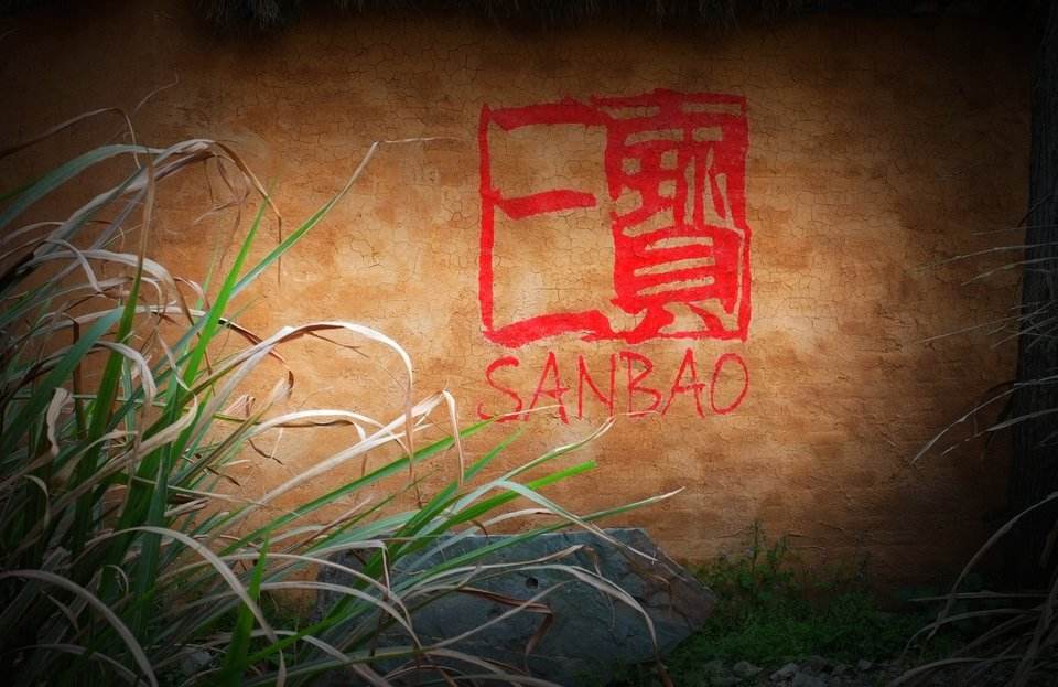 闂鸿湝涓変欢濂楁姢鑲ゅ搧,闂鸿湝鍥涘疂绀肩洅