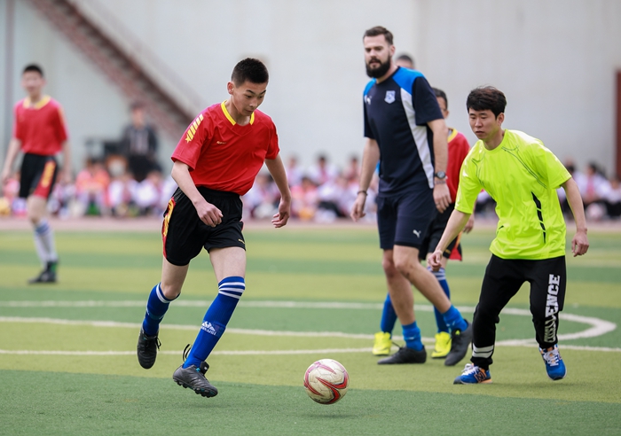 合作开展校园足球培训,校园足球联合队