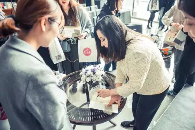 不能不看的独家访谈和美容资讯来啦！