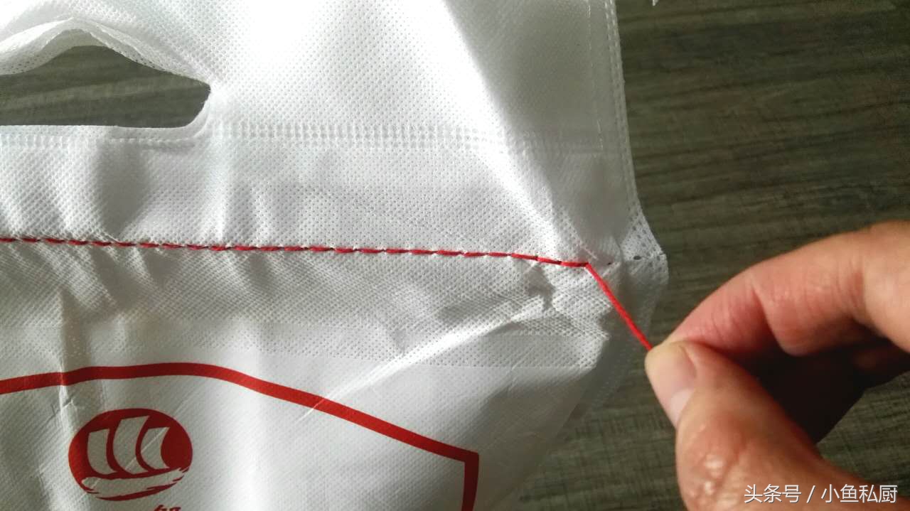 面粉袋压缩封口怎样打开,如何拆面粉袋的封口线