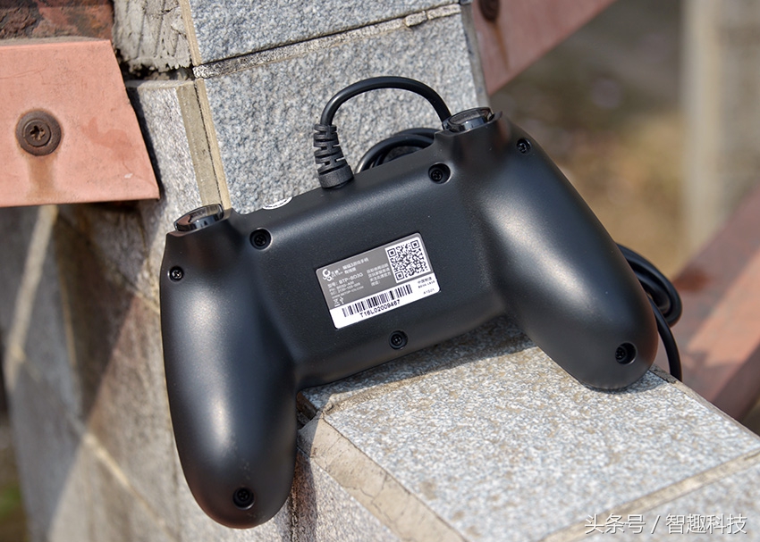 用手感受声音的振动,用手感受生活的律动