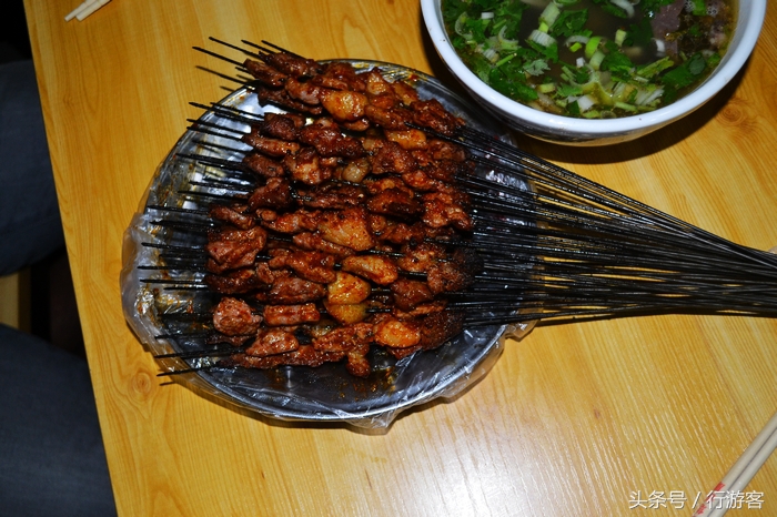 到敦煌去看月牙泉,敦煌沙洲夜市去莫高窟