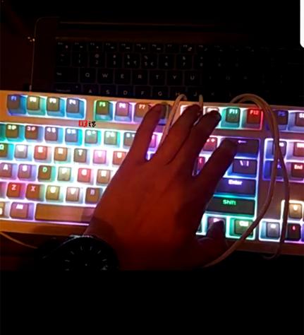 魔力鸭2108怎么样,魔力鸭2087黑轴和红轴