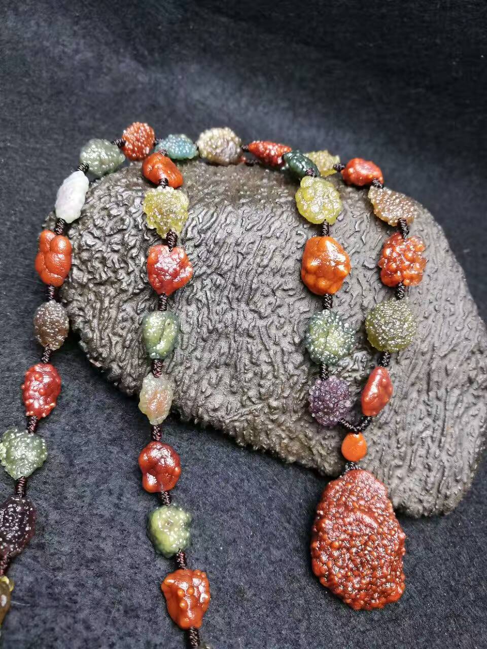 玛瑙原石的鉴别方法,玛瑙原石介绍及其鉴定方法