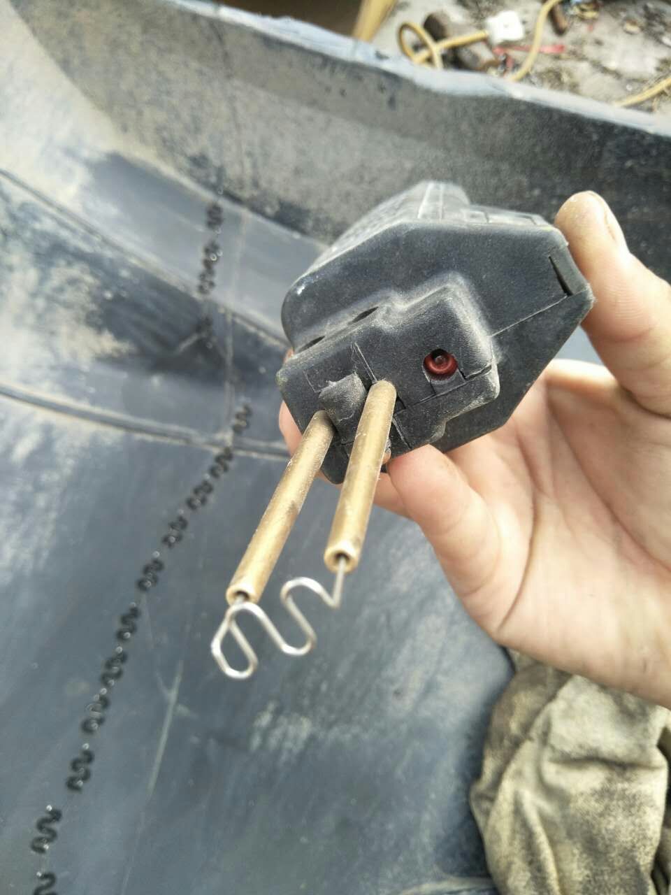 前保险杠破损影响检车吗,保险杠破损是修还是换新