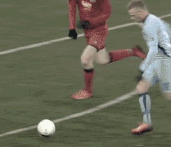 足球搞笑视频c罗把球框搬走,足球搞笑视频c罗梅西