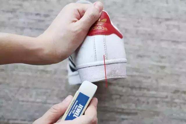 小白鞋清洁去污净怎样使用,小白鞋变黄了变脏了怎么刷白妙招