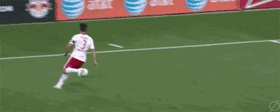 足球过人教学c罗扣球,足球虚晃扣球过人