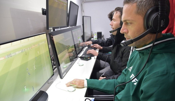 门线技术经典进球,门线技术取消了吗