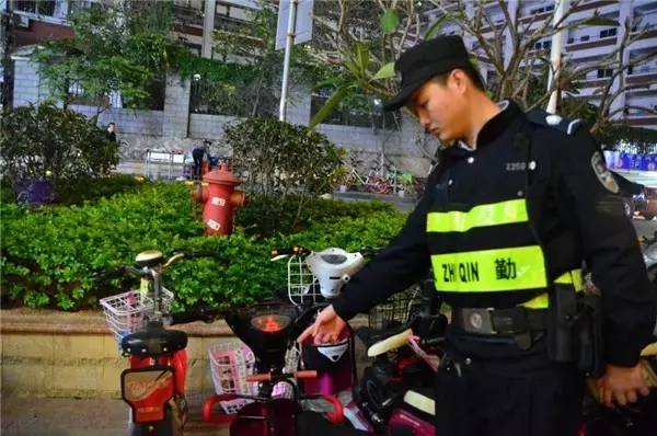 厦门元宵节灯会大街上,厦门街头的路灯