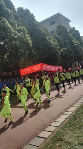 云岭校园直播间连线绿茵场