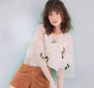 搭配时尚轻盈的雪纺衫超赞,雪纺衫怎么穿时尚高级又仙气