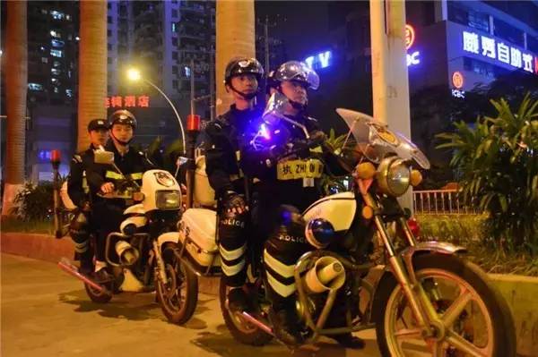 厦门元宵节灯会大街上,厦门街头的路灯