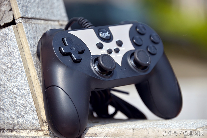 用手感受声音的振动,用手感受生活的律动