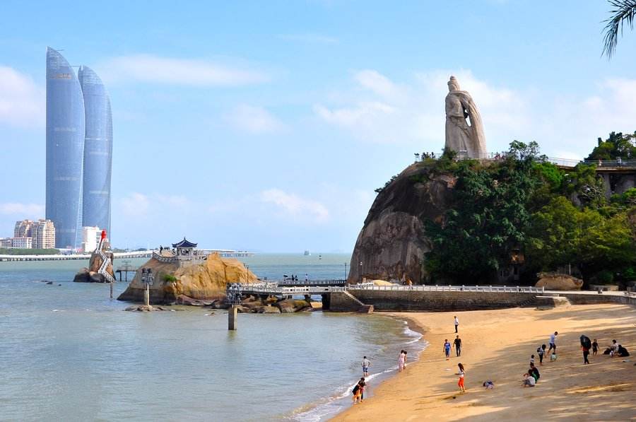 福建的一个城市，美国前总统尼克松曾赞美其为东方夏威夷