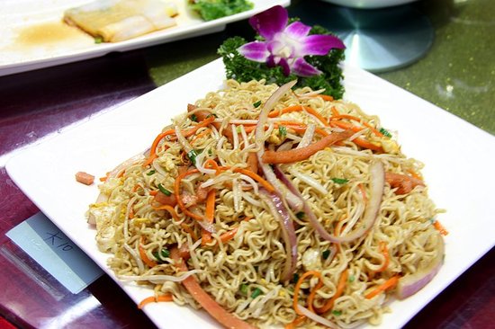 老奶奶都不扶就扶你什么梗,老奶奶不扶就服你下一句