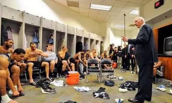 韦德和詹姆斯拥抱照片,詹姆斯韦德热火更衣室