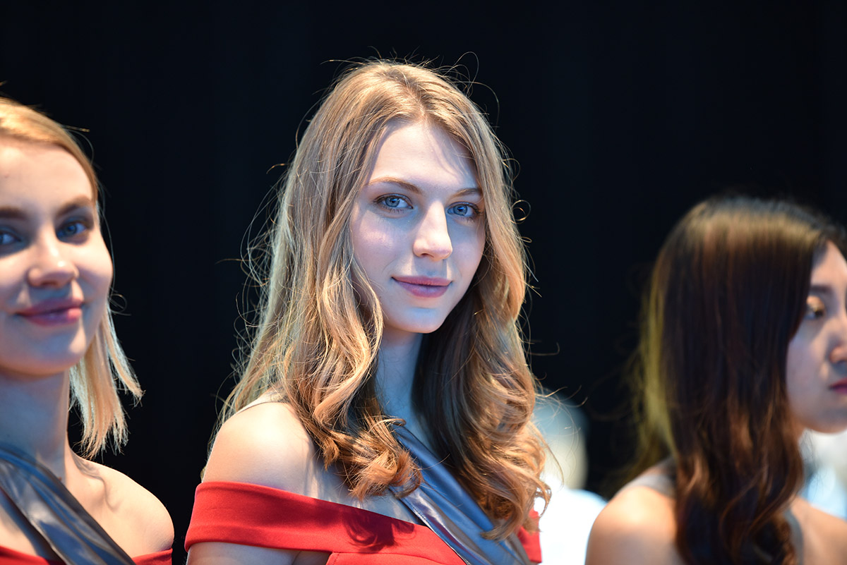 腾龙70-200镜头a025停产了吗,腾龙70-210内变焦镜头