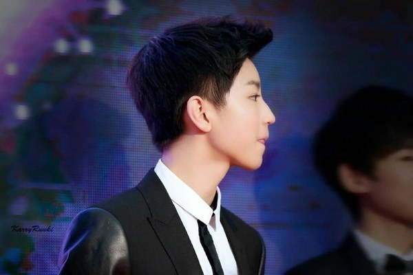 王俊凯只露眼睛的最帅的照片,王俊凯好看的照片