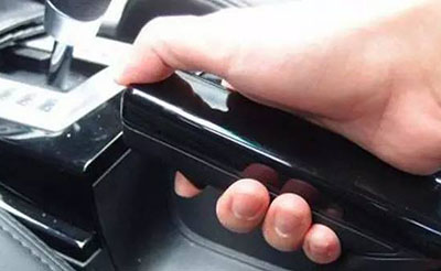 忘记把手刹放下会怎么样,忘记放手刹属于正常现象吗