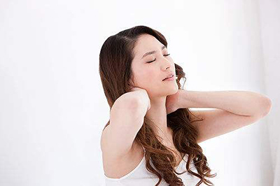 睡落枕了怎么快速恢复和缓解,颈椎落枕快速缓解方法