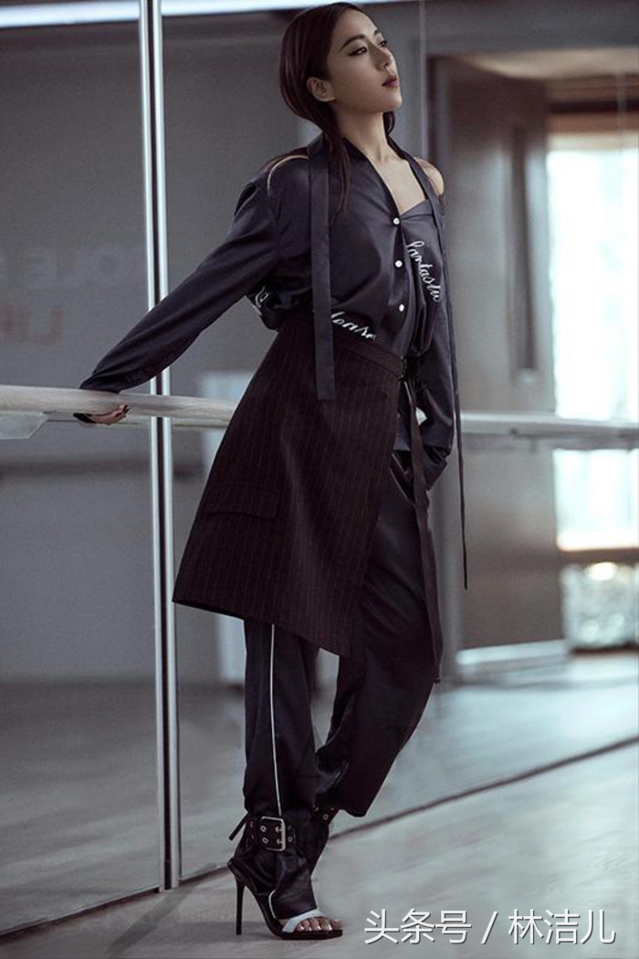 裙子和裤子哪个更时髦,今年流行穿裙子裤子超级时髦
