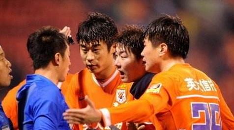 鲁能当心！战力帆主裁判京哨马力，曾激怒李金羽，屡次引鲁能不满