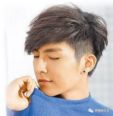 男生头发两边太炸怎么办,男生发型两边太炸怎么办