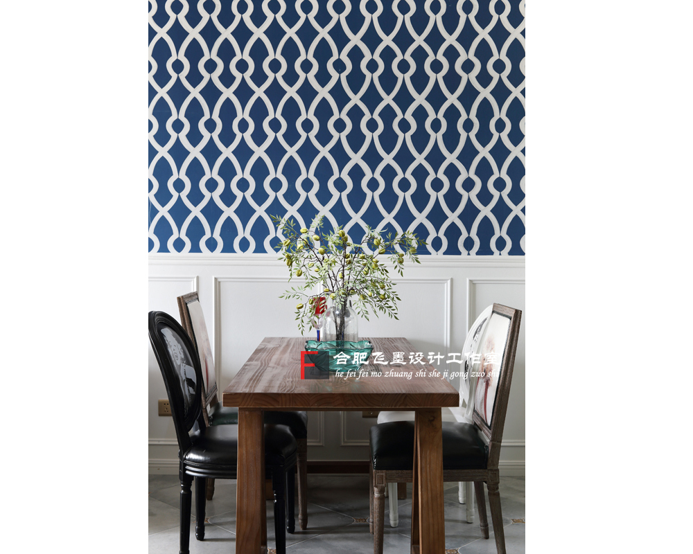 家里贴墙纸还是护墙板好,先贴护墙板还是壁纸