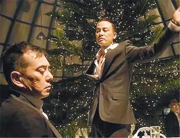 周润发同学，演了一辈子黑老大，向华强不敢惹他，爱妻爱家好男人