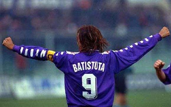 他有托蒂的忠诚、小贝的帅气、大罗的统治力，他是英雄的代名词！