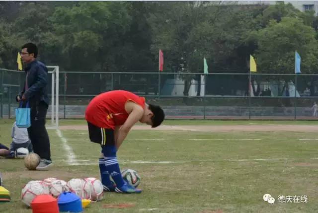 小孩学踢足球视频,小朋友学踢足球视频