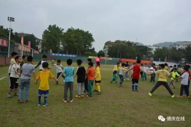 小孩学踢足球视频,小朋友学踢足球视频