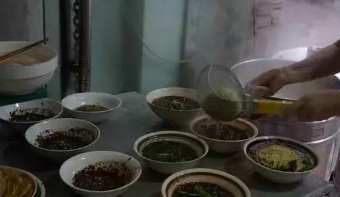 重庆城内好吃的当地餐馆,重庆城的面吃一碗少一碗