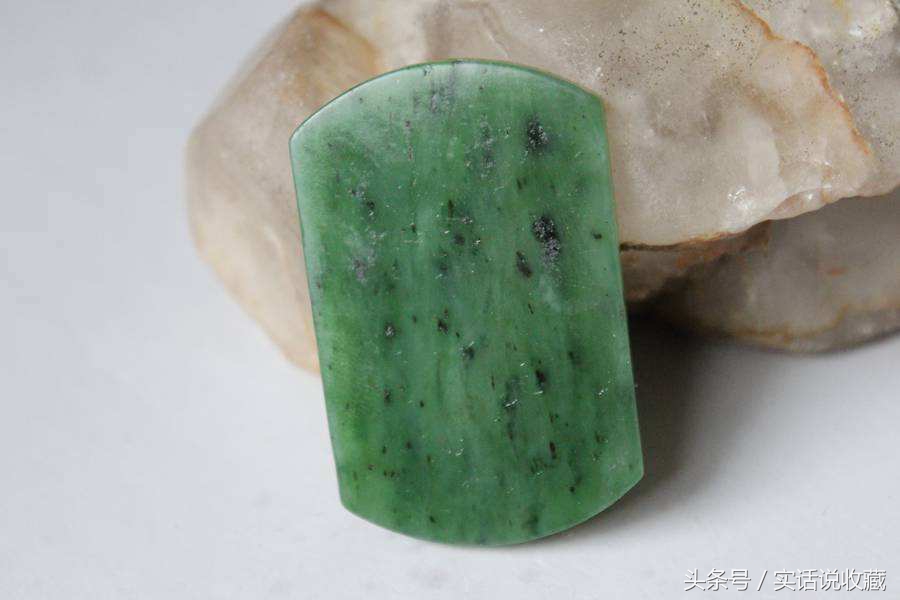 如何分辨和田碧玉和俄罗斯碧玉,和田碧玉和俄罗斯碧玉哪个好