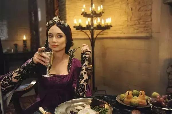 放荡王后，骑士与国王搞基，歌舞美剧暗黑童话