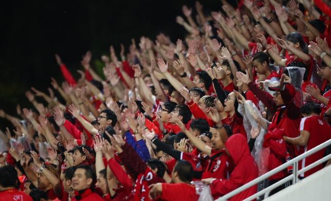 广州恒大赛后球迷震撼助威,广州恒大客场对香港东方队