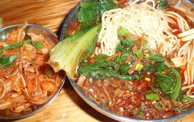重庆城内好吃的当地餐馆,重庆城的面吃一碗少一碗