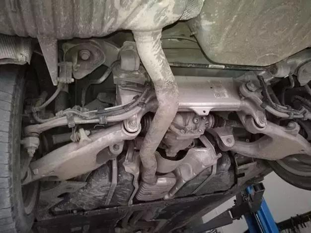 二手车不看底盘结果后悔了,二手车有必要看底盘吗