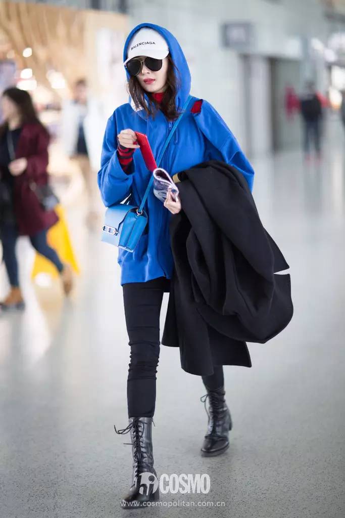 时髦破衣服,今年最流行的破洞上衣