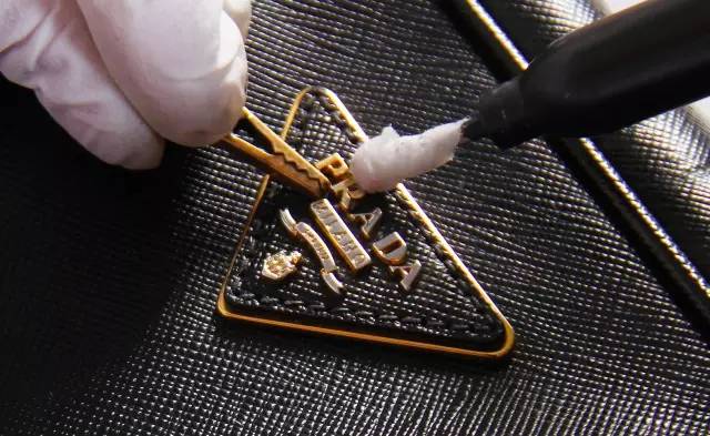 奢侈品包五金掉色怎么解决,奢侈品包包五金修复方法