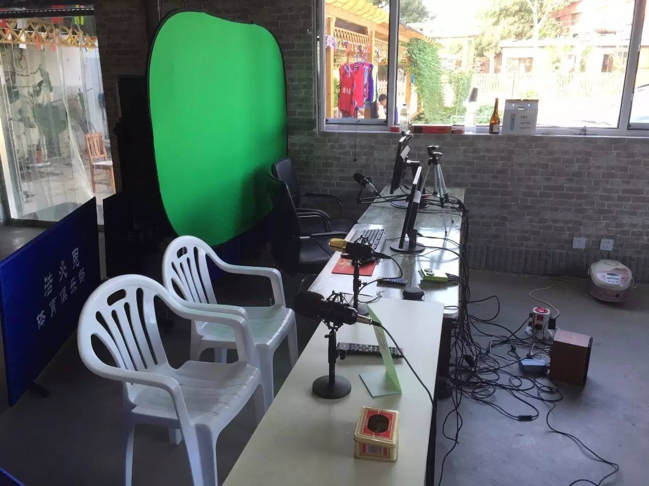 能踢球,带顶棚,能看球,沈指现场解说,这样的待遇在天津只有这里有