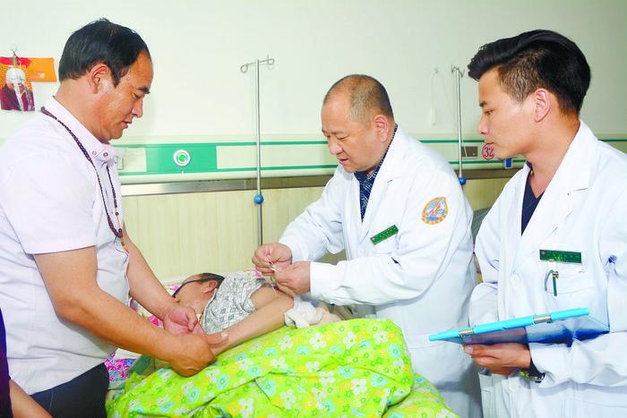 “为患者治病是我的使命”讲述人：全国优秀*产党共**员、海北藏族自治州藏医院院长仁青