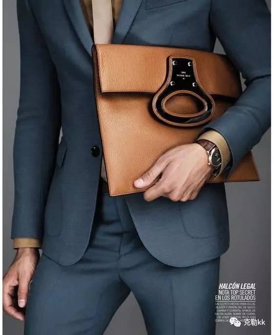 怎样拿手拿包 (手里拿包怎么有腔调)