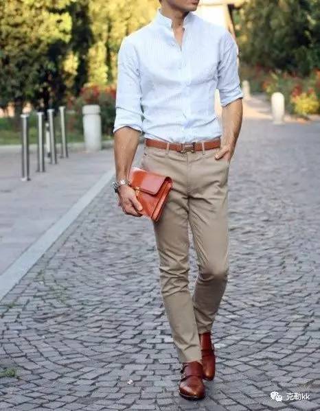 手里拿包怎么有腔调 (怎样拿手拿包)