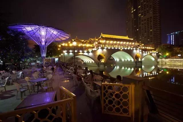 陪你在成都的街头走一走,和我到成都的街头走一走的歌名