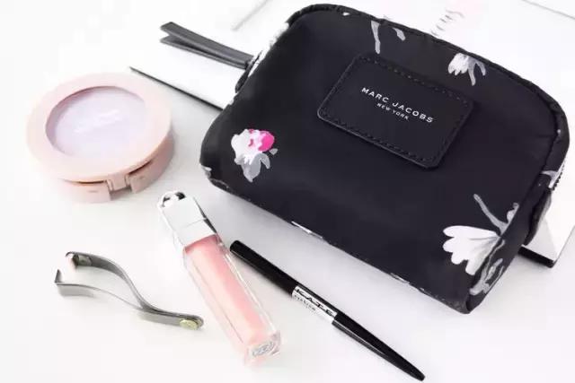 你过得好不好,翻翻你的化妆包就能知道