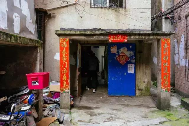 4万人住在距离光谷2公里外的小何西村，却从未对它说一声谢谢