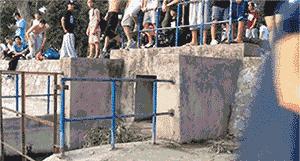 初中喜欢同班的女生,初中生喜欢一个同班的女生表现