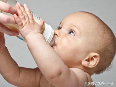 喝奶粉便秘该怎么选奶粉,新生儿吃配方奶粉经常便秘怎么办